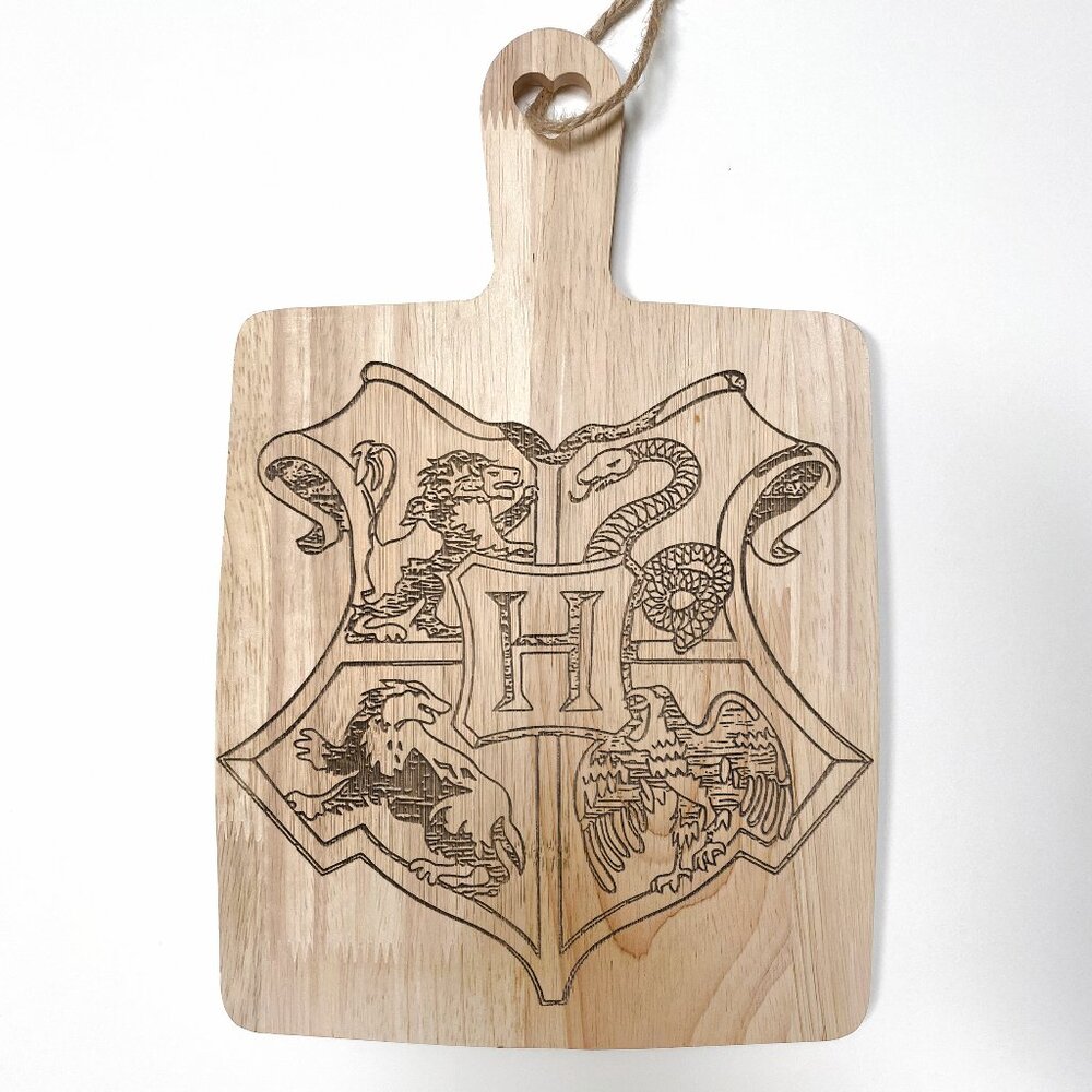 Hogwarts crest charcuterie wood cutting board Harry Potter NEW